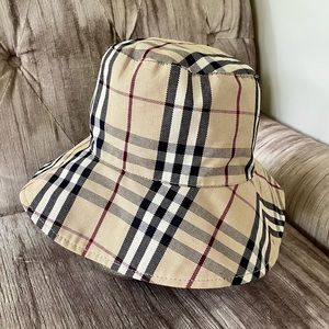 Burberry Bucket Hat. NWOT